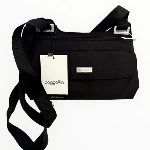 Baggalini Handbags - NWT Baggallini Black Nylon Hailey All Day Bagg Crossbody Travel
